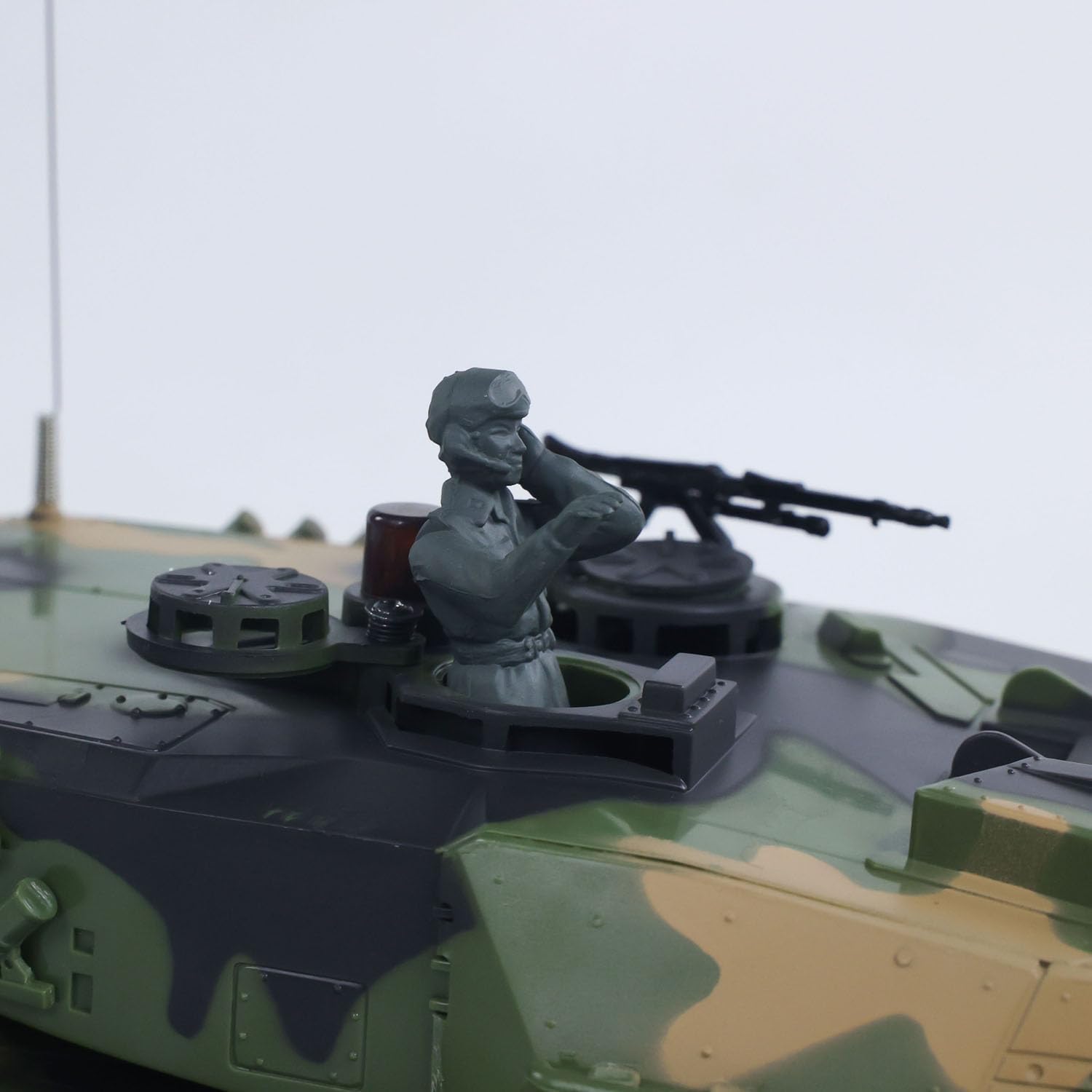 Heng Long® 1/24 RC Battle Tank Leopard 2 A5 – Professional Edition – BB Shooting, Infrared Battle, Spray Smoke & Real Sound Effects