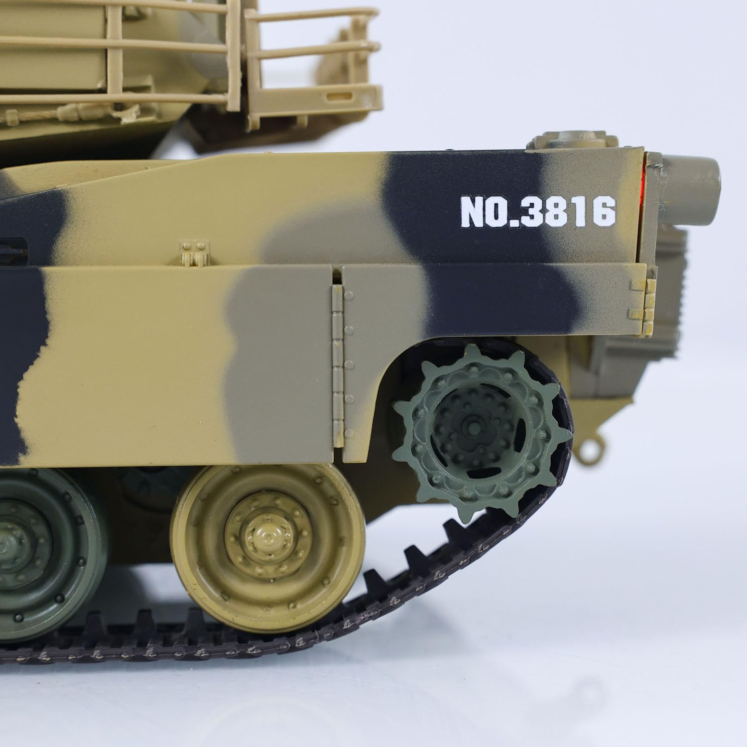 Heng Long® 1/24 RC Battle Tank Abrams M1A2 – Professional Edition – 320° Rotating Turret, Infrared Battle, BB Shooting & Real Sound