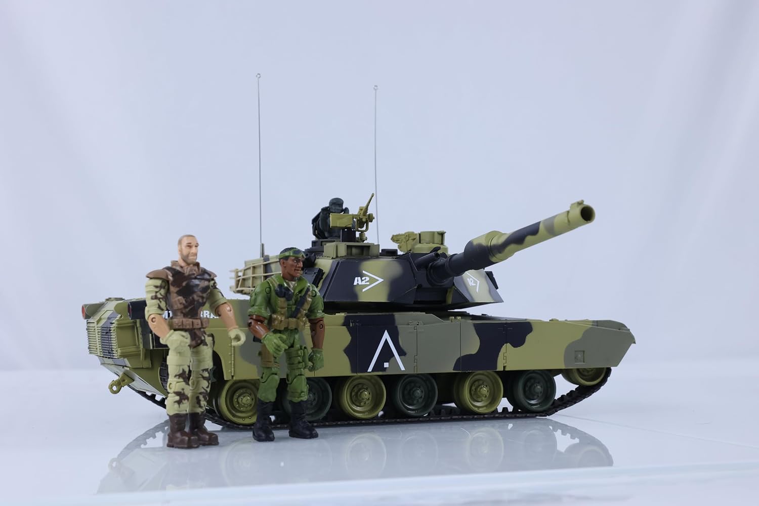 Heng Long® 1/24 RC Battle Tank Abrams M1A2 – Professional Edition – 320° Rotating Turret, Infrared Battle, BB Shooting & Real Sound