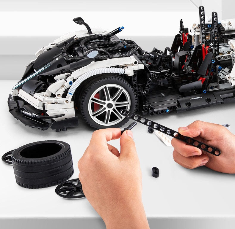 【COMING SOON】RASTAR 97900 1:8 Pagani Huayra BC Roadster Building Kit/Assemble Car - Voltz Toys